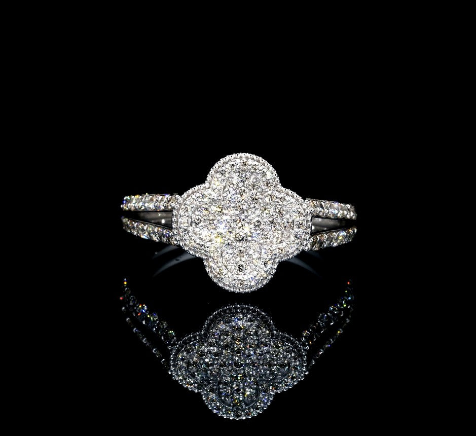 Soltaire Clover Diamond Ring