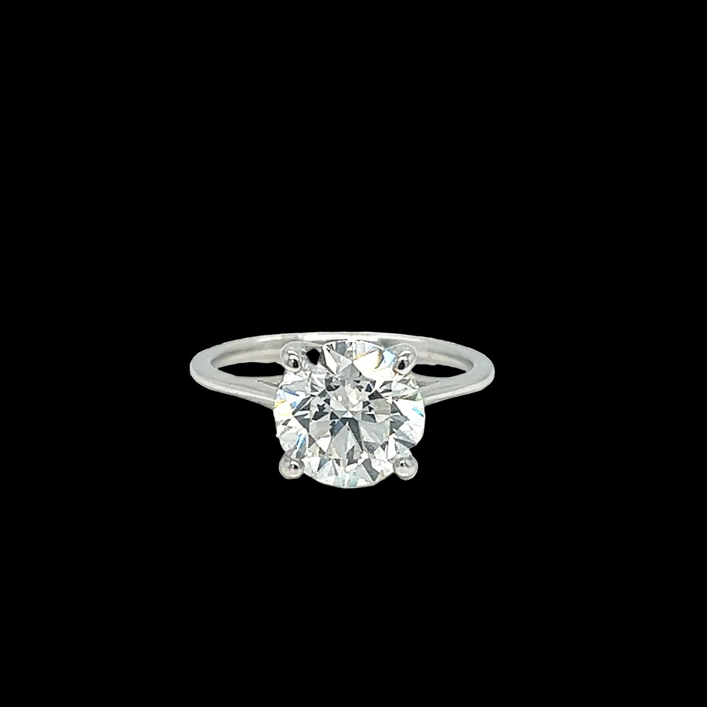 Round Brilliant-Cut Lab Diamond Elegant Ring