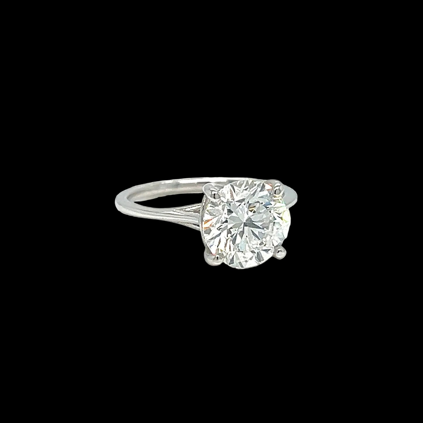 Round Brilliant-Cut Lab Diamond Elegant Ring