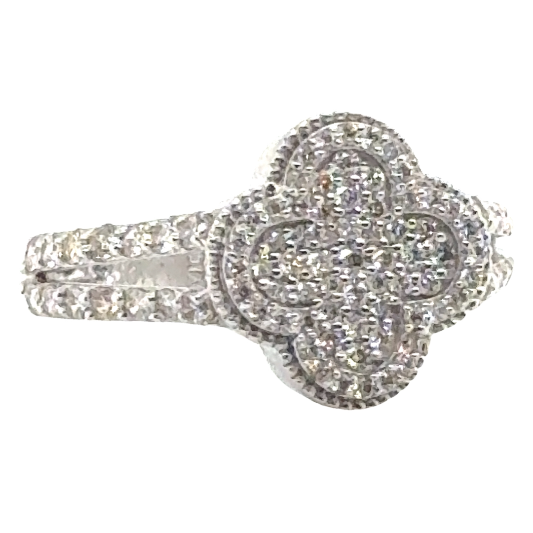Soltaire Clover Diamond Ring