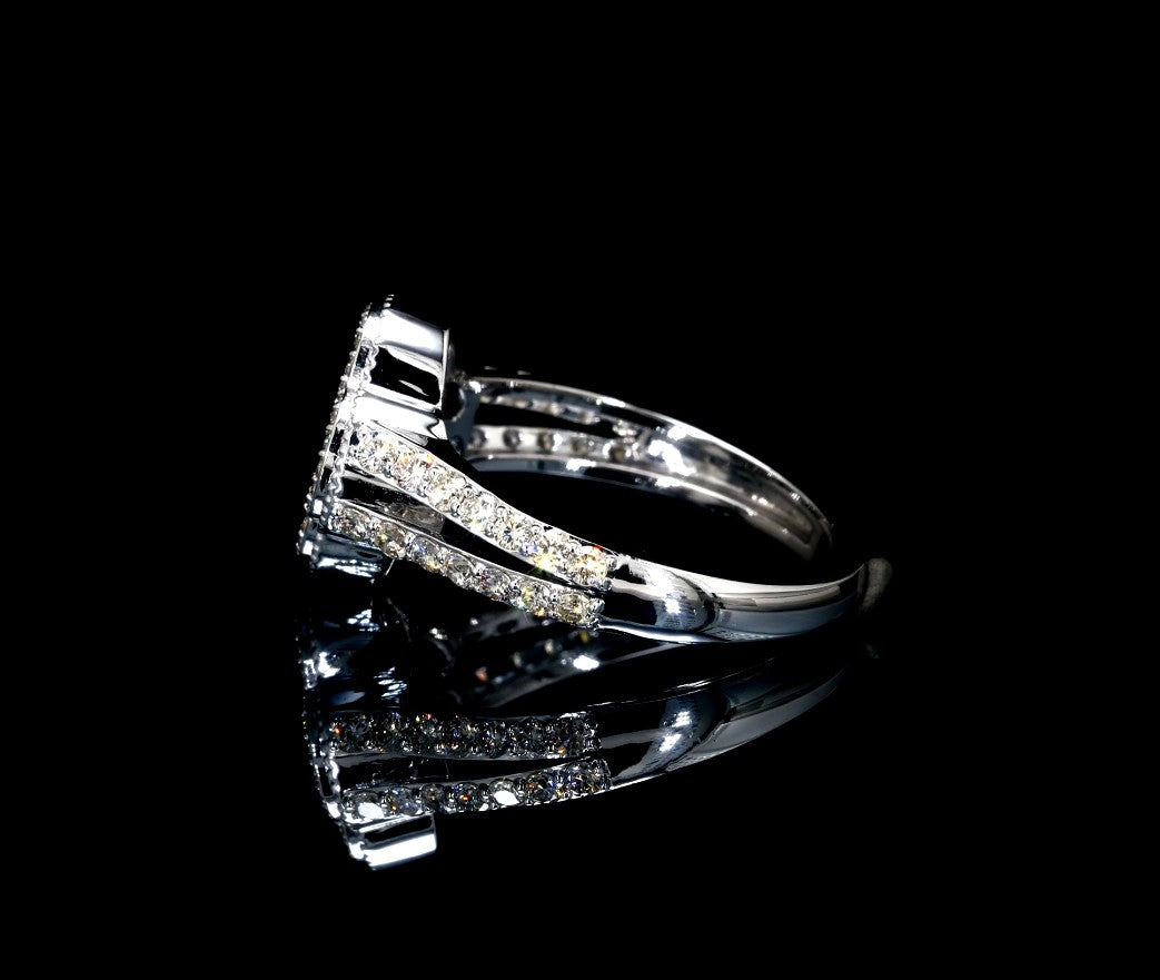 Soltaire Clover Diamond Ring
