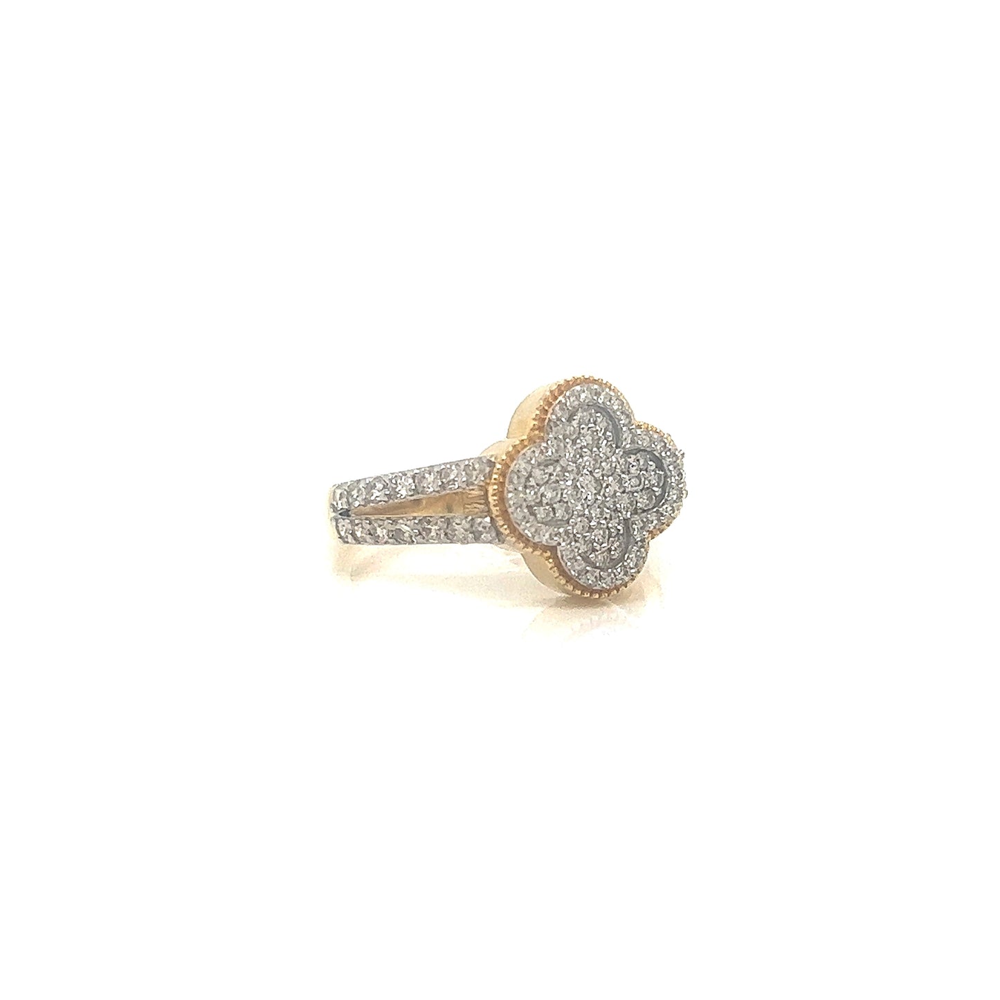 Soltaire Clover Diamond Ring