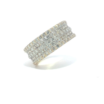 Lined Round Brilliant Diamond Ring