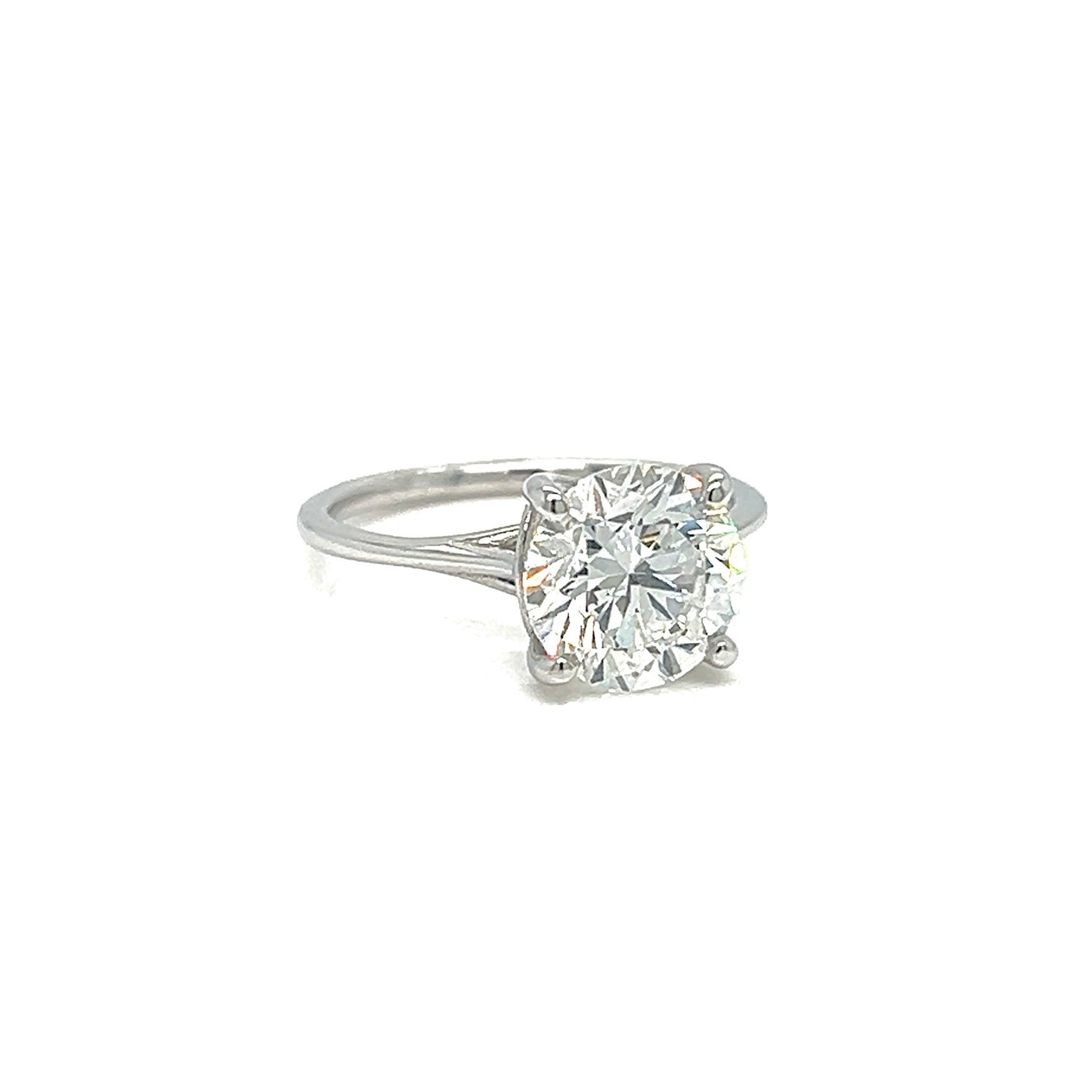 Round Brilliant-Cut Lab Diamond Elegant Ring