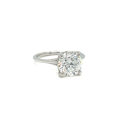 Round Brilliant-Cut Lab Diamond Elegant Ring