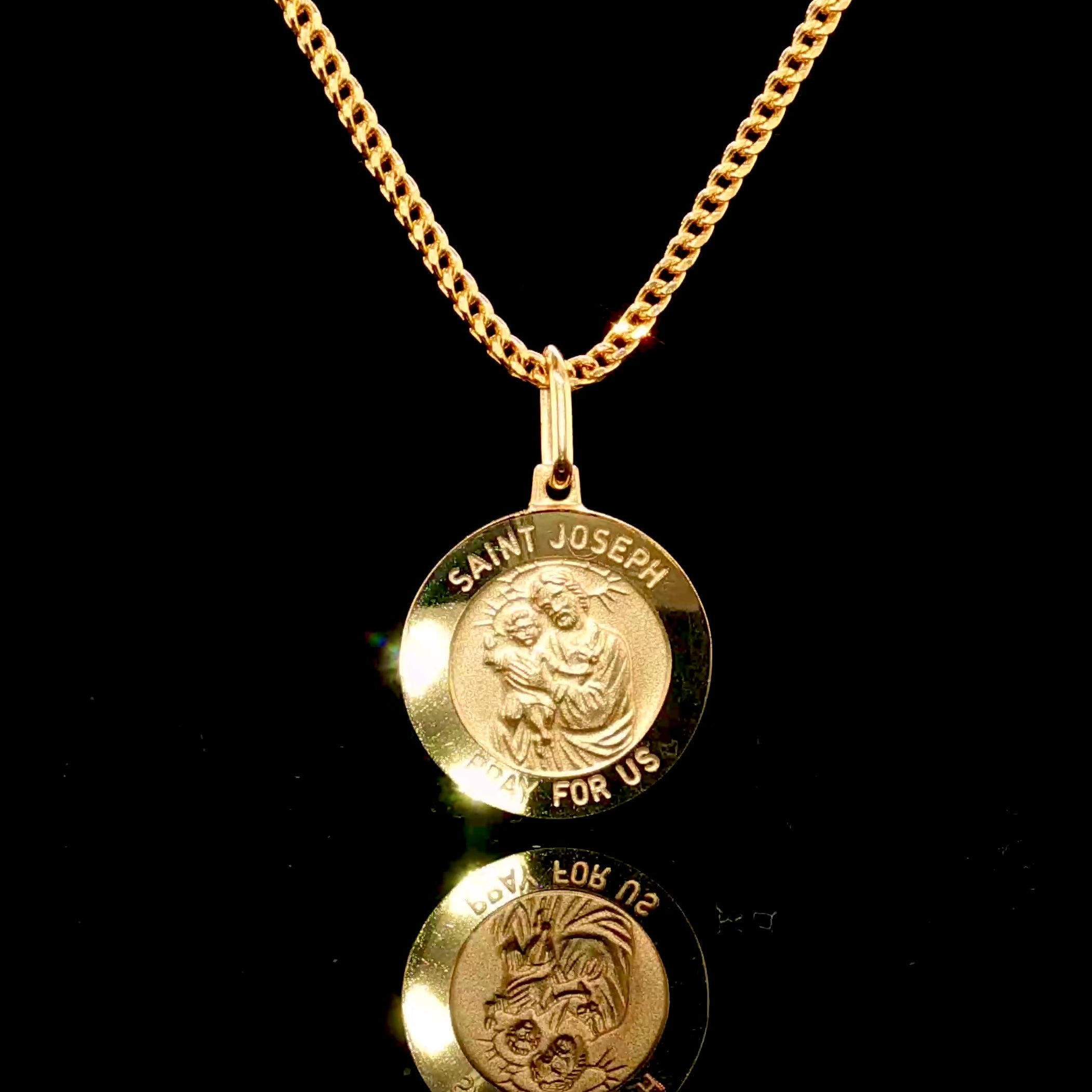 14K Solid Madonna del Carmine Circle Medallion – Rocco's Jewelry