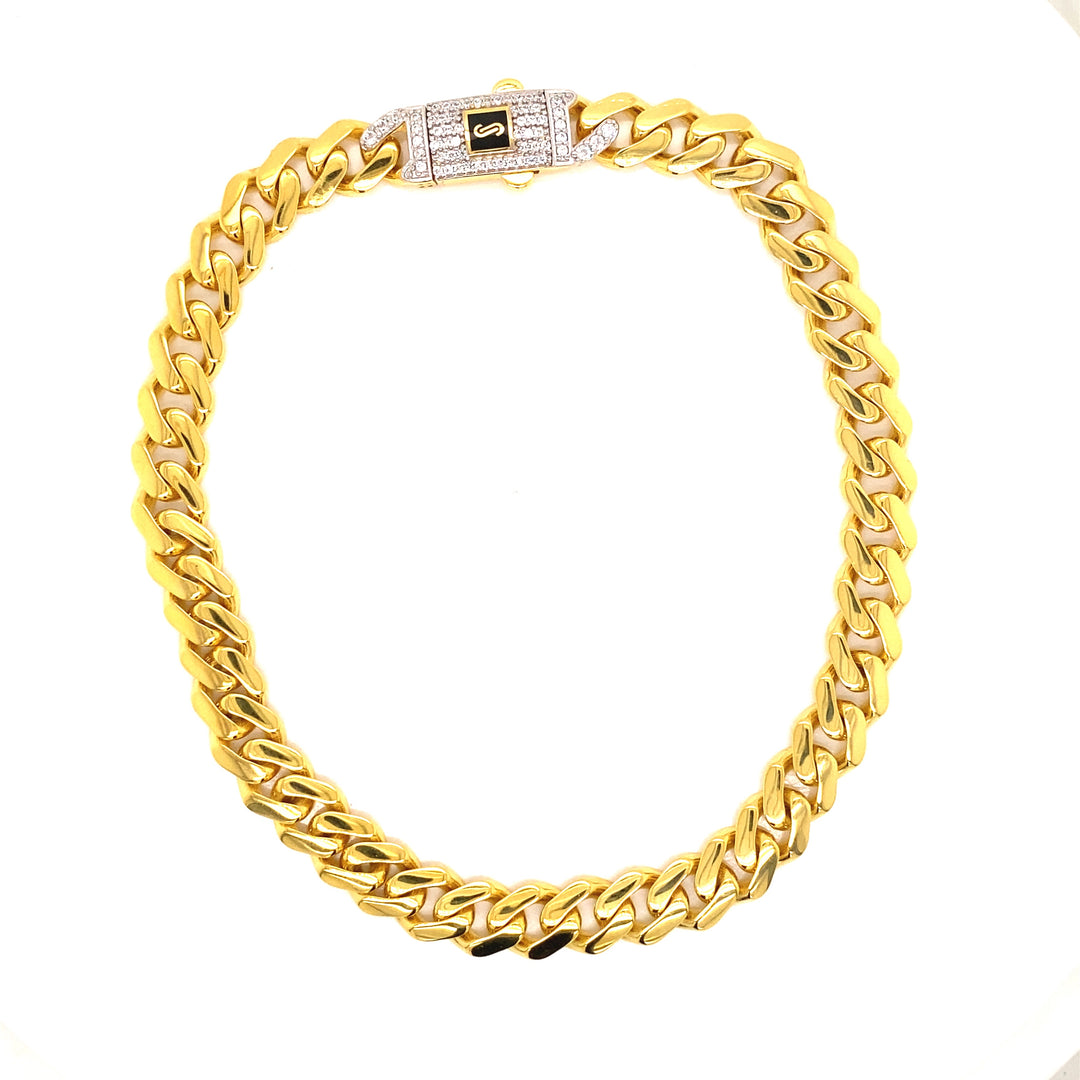 Featuring a white pave crystal lock, this anklet is based on semi-solid yellow gold. 