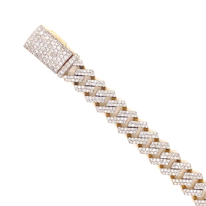 This Cuban bracelet lock is finely detailed with pave style diamonds. The links also have pave style white VS clarity diamonds. 