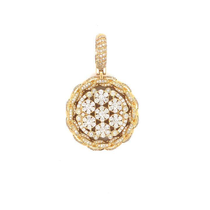 Intricate pattern of round-cut diamond stones on a yellow gold pendant. 