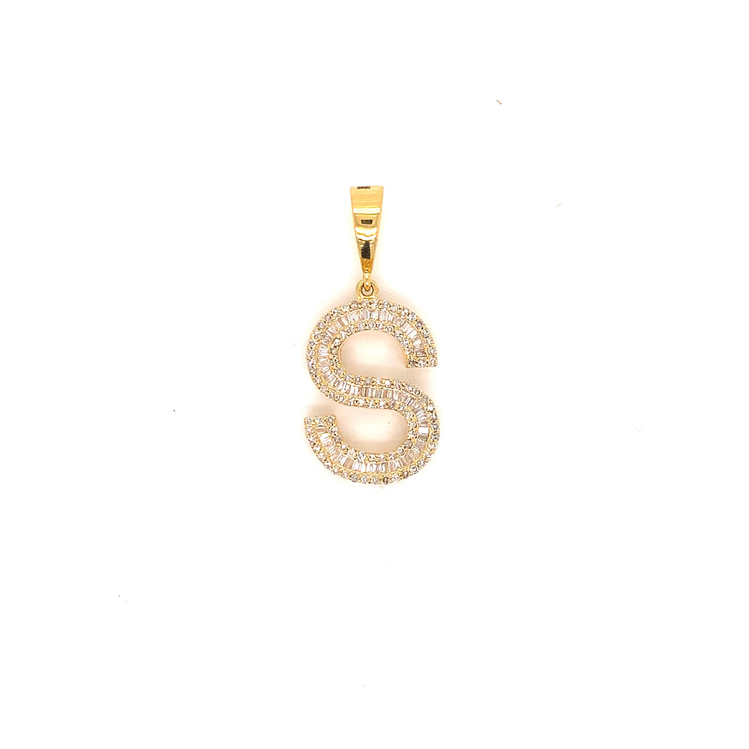 Letter S initial diamond in yellow gold. 