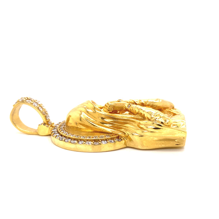 Yellow gold pendant with diamonds. 
