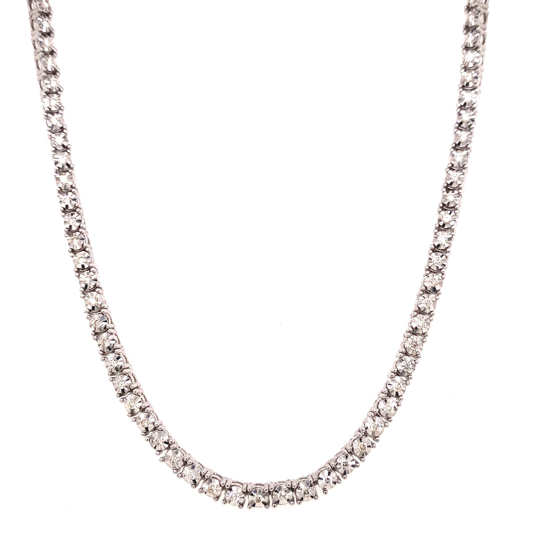 White diamonds are built within a bezel setting in this white gold diamond tennis chain. 